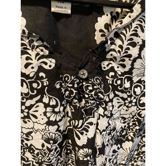 Scrub shirt by Kathy Peterson size XS - Picture 3 of 4